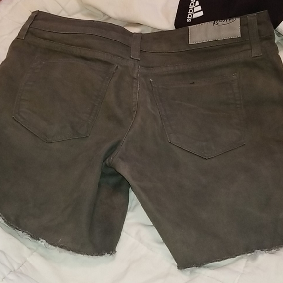 🤞 RESIN 26 🍀 Olive Green Sniper Camo denim shorts 💚 🆓️FREE W/ANY$30BUNDLE❣️ - Picture 5 of 9